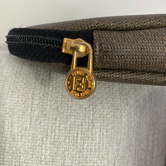 Fendi Vintage Coin Pouch / Zip Purse – Authentic, Excellent Condition - Picture 6 of 11